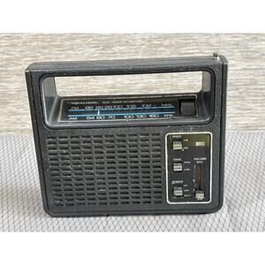 Vintage Rare 70s Radioshack Realistic Radio 12-663 AM FM Portable AC/DC